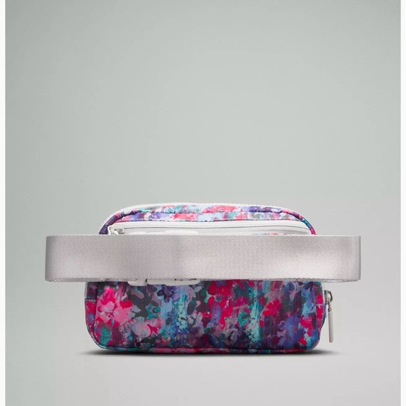 Lululemon athletica Everywhere Belt Bag Flower Glide Multi/Vapor  NWT - Picture 3 of 6